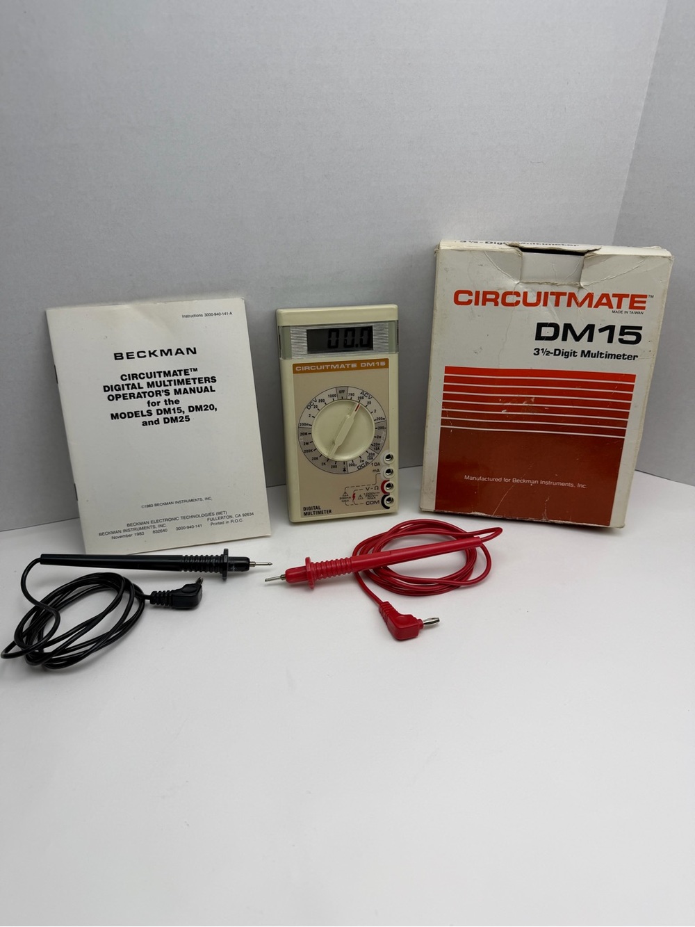 Beckman Instruments Circuitmate DM15 Digital Multimeter Working Probes & Case